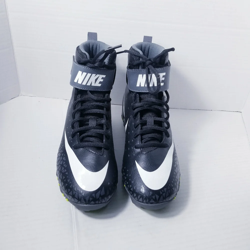 NIKE BLACK AND WHITE WITH NEON YELLOW YOUTH CLEATS SIZE 6Y
